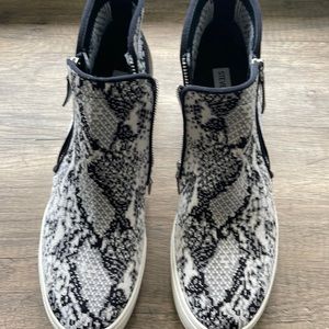 New without tags Steve Madden sneakers